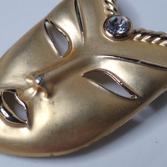 Vintage Decorative Metal Mask Brooch - Picture 7 of 13